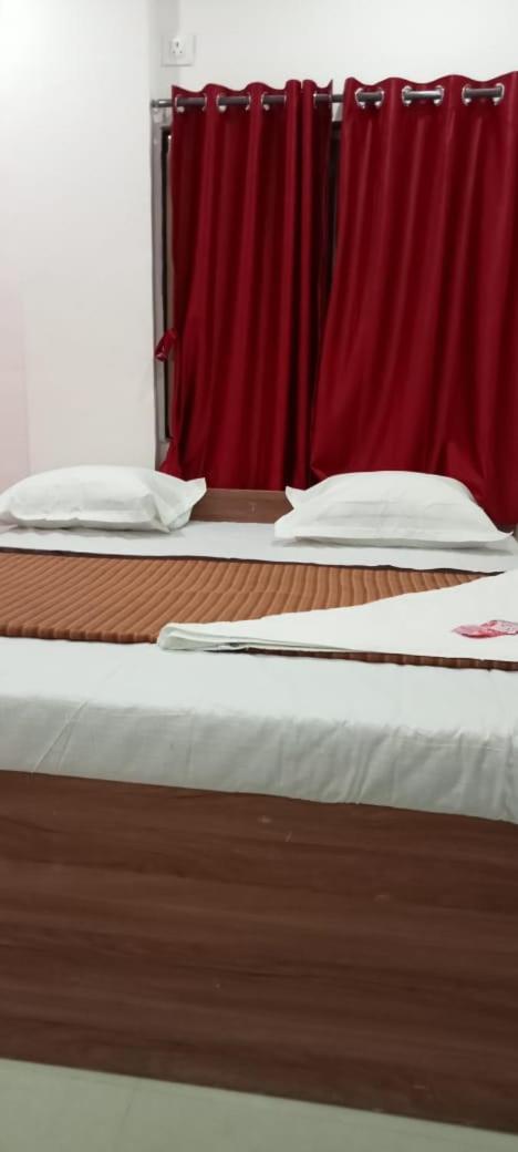 שירדי Hotel Sai Santosh חדר תמונה